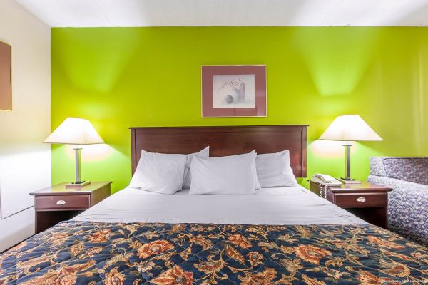 Rodeway Inn Calhoun